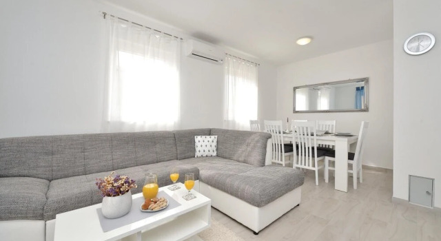 Stunning Home in Vrsi-mulo With Wifi and 2 Bedrooms