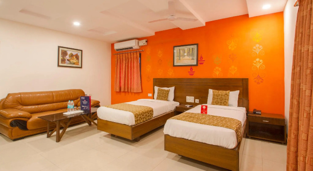 OYO 11400 The Down Town Suites