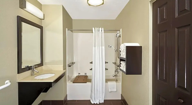 Номер Standard Staybridge Suites South Springfield by IHG