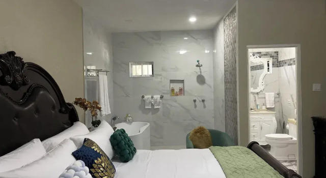 360 Rokview Suites