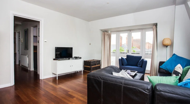 Spacious Top-Floor Flat With Stunning Roof Terrace, Забронировать Отель Отели Лондона с парковкой, рядом с Музей диковин Виктора Винда, Парковка