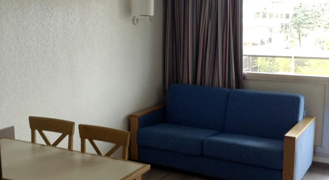 Apartment with One Bedroom in Antibes, with Wonderful Sea View, Shared Pool, Furnished Terrace, Забронировать Апартаменты/квартира Отели Антиб с парковкой, рядом с Antibes Archaeology Museum, Парковка