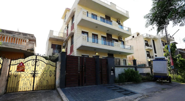 OYO 306 Hotel Staayy Inn