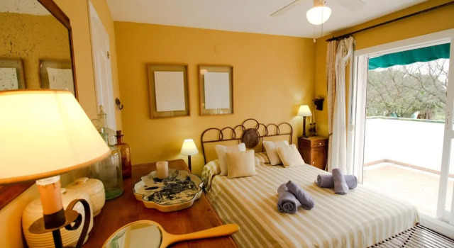 Апартаменты Suitur beachfront duplex with pool and sea views