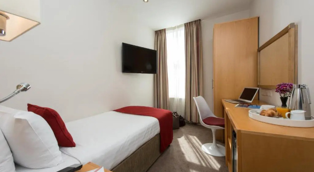 Одноместный номер Park International Hotel