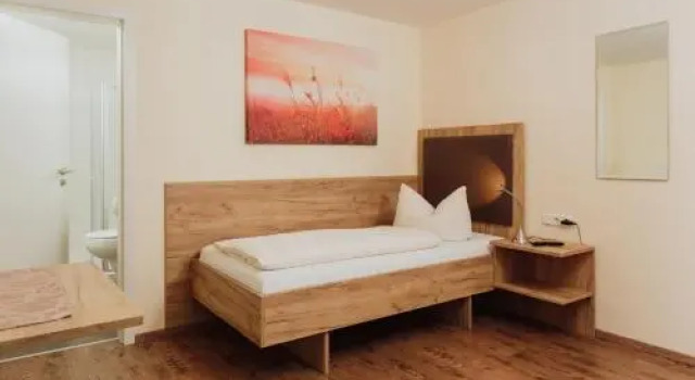 Gästehaus Hötzl, Prenota Hotel Osterhofen Bassa Baviera