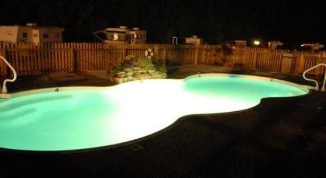 Black Bear Cove Resort, Buchen Sie Resort Benton Tennessee