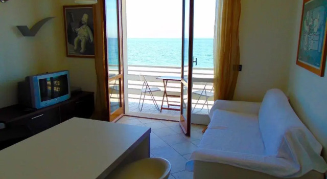 M210 - Marcelli, trilocale fronte mare con vista mozzafiato, Rezervovat Hotel Marcelli 