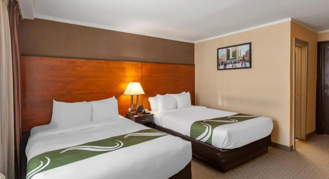 Econo Lodge Inn & Suites Toronto Airport, Varaa Hotelli Mississauga 