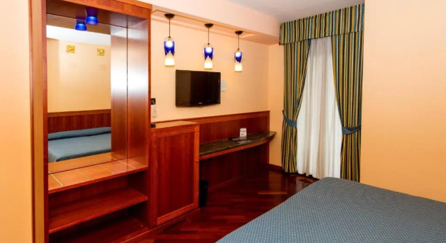 Трёхместный номер Standard Hotel Michelangelo Palace & SPA