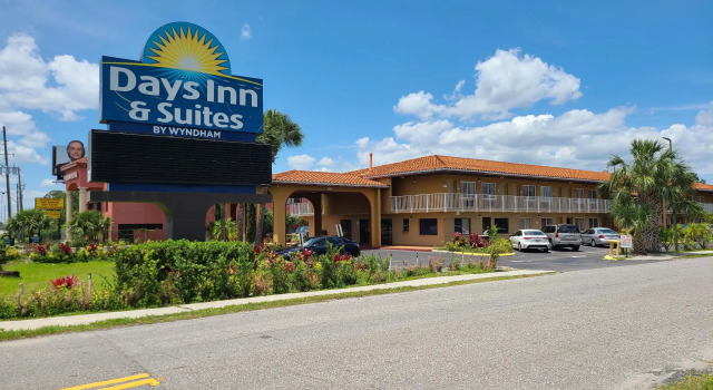 Quality Inn & Suites Orlando East - UCF Area