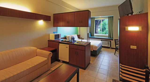 Двухместный люкс Microtel by Wyndham Tarlac