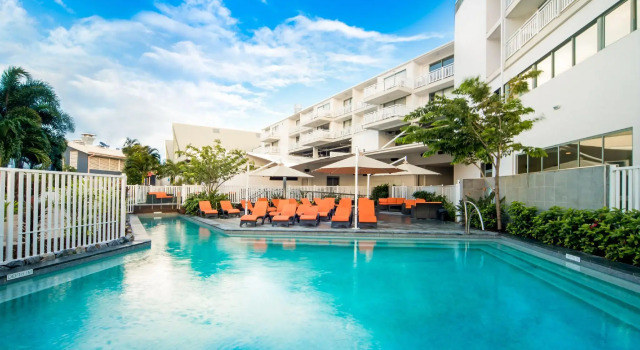 Семейный номер Courtyard Airlie Beach Hotel