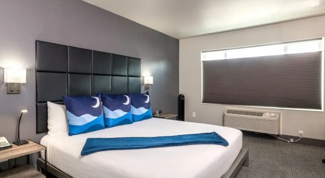 Люкс Deluxe Wood River Inn & Suite
