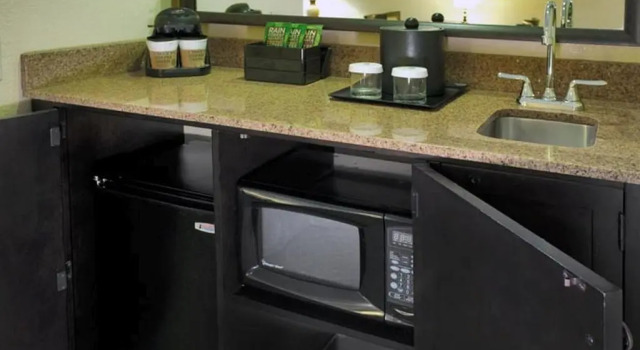 Люкс Embassy Suites by Hilton Deerfield Beach Resort & Spa