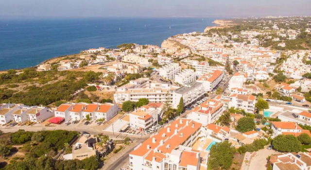 Апартаменты T2 Auroramar Piscina e Praia em Carvoeiro
