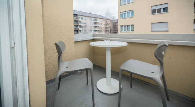 Двухместные апартаменты Comfort с балконом Zurich Furnished Homes