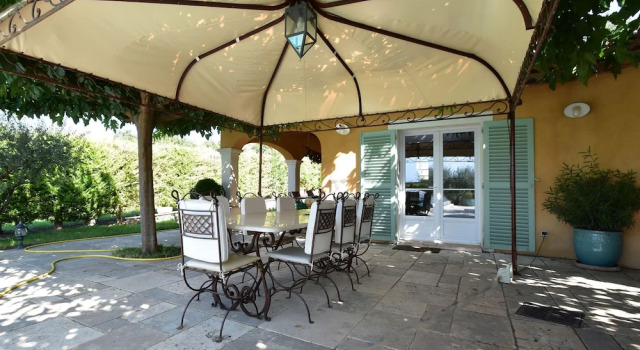 Stunning Villa Near Regusse With Private Swimming Pool