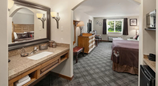 Четырёхместный номер Standard с видом на окрестности Bavarian Lodge