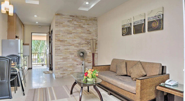 Whispering Palms Suite