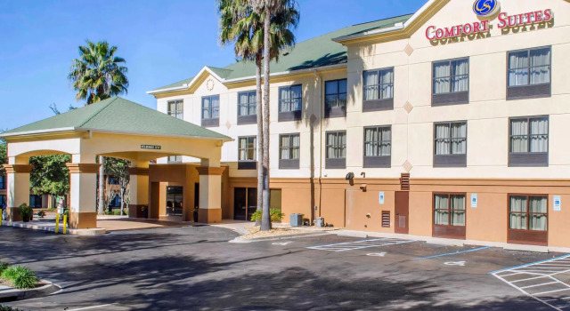 Четырёхместный номер Standard Comfort Suites Tallahassee Capitol - University Area