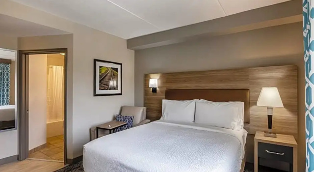 Люкс TownePlace Suites by Marriott Foley at OWA