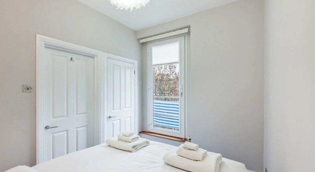 Modern 2 bed Flat, West Kensington, Sleeps 4, Забронировать Отель Отели Англии 3 звезды, 3*