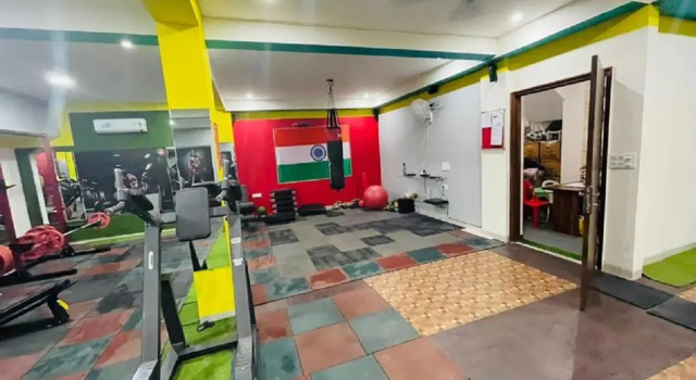 Двухместный номер Deluxe с балконом Lime Tree Hotel Pulkit Gurgaon-Artemis Hospital, Nearest Metro Huda City Centre