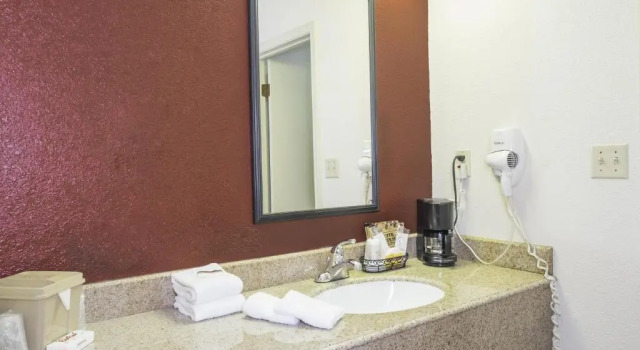 Номер Superior Red Roof Inn Columbus Northeast Westerville
