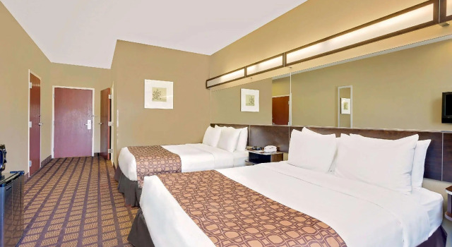 Четырёхместный номер Standard Microtel by Wyndham Perry National Fairground Area I-75