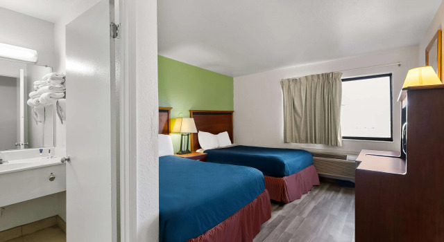 Четырёхместный номер Standard Americas Best Value Inn - Lincoln Airport