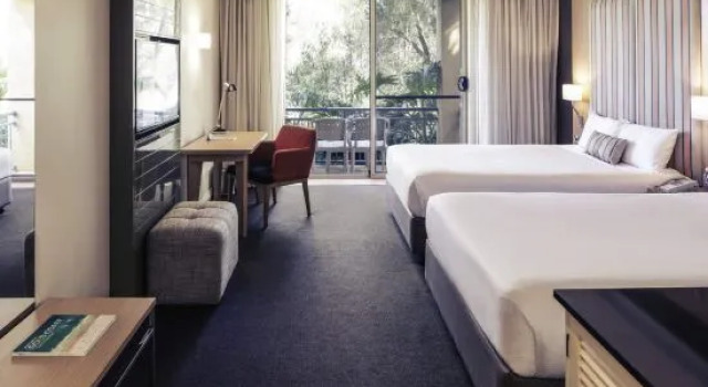 Четырёхместный номер Superior с видом на сад Mercure Gold Coast Resort