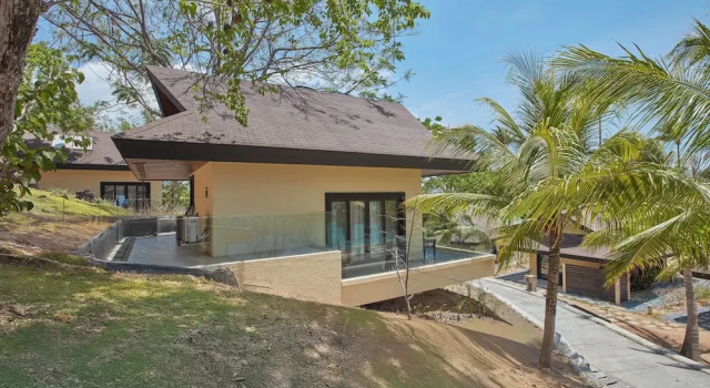 Бунгало с балконом и с видом на море Two Seasons Coron Island Resort