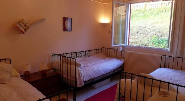 Les Rosaces Du Buëch. Gite, Prenota Hotel Hotel a Alvernia con parcheggio, Parcheggio