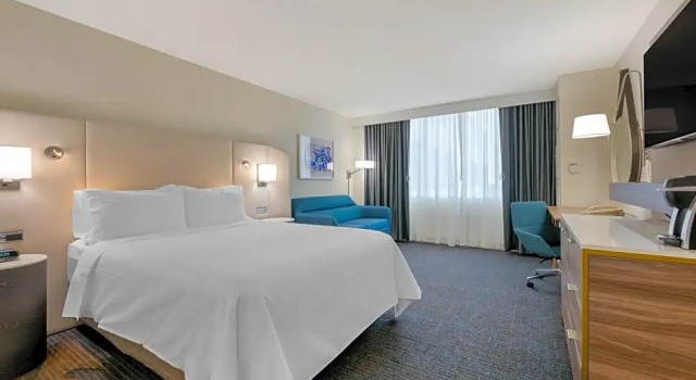 Двухместный люкс c 1 комнатой с балконом Delta Hotels by Marriott West Palm Beach