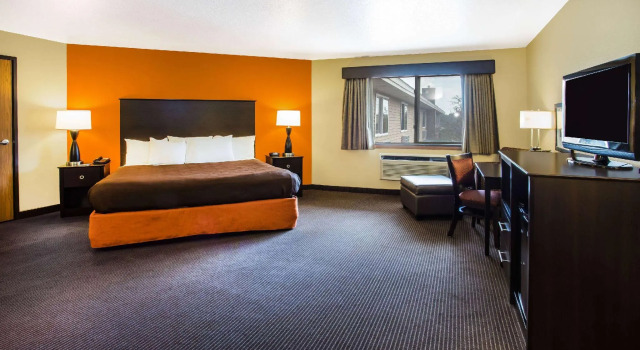 Двухместный номер Standard AmericInn by Wyndham Menomonie