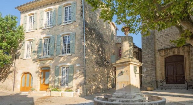 La Maison de Beaumont, Rezerwuj Hotel Hotele w Cadarache z parkingiem, Parking
