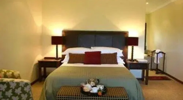 Oldenburg Residence, Забронировать Отель Бизнес-отели Стелленбос, рядом с HB Thom Theatre, 4* 5*