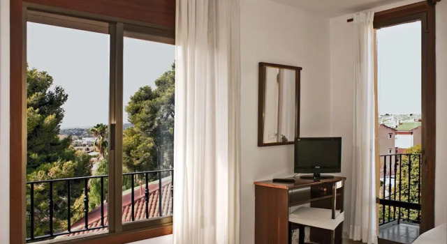 Трёхместный номер Standard с балконом Hotel San Martin