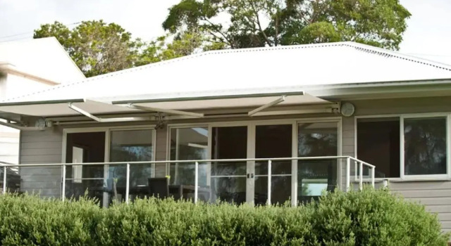 Wangi Lakehouse - renovated Lake Macquarie lakefront Location