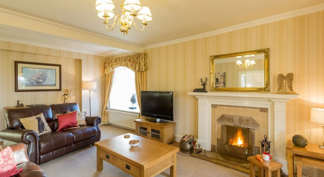 Vicarsford Farmhouse with Hot Tub near St Andrews, Book Feriehus Leuchars Fife