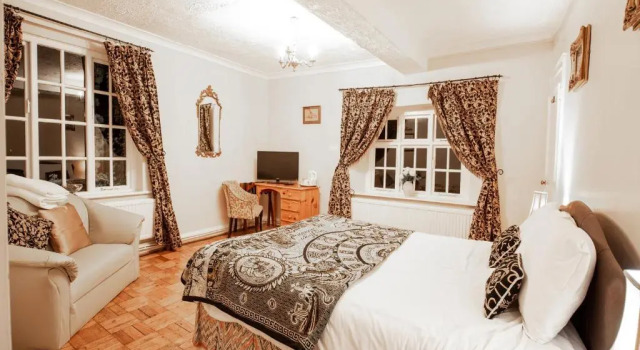 Четырёхместный номер Standard Wincham Hall Hotel