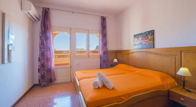 Villa - 6 Bedrooms with Pool and WiFi - 105023