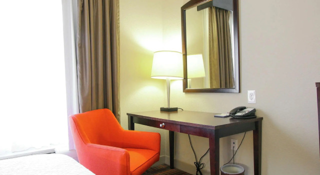 Четырёхместный номер Standard Hampton Inn & Suites Flowery Branch