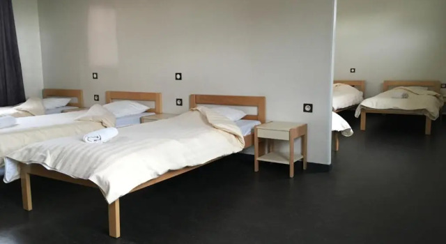 Кровать в общем номере Auberge de jeunesse LEscale