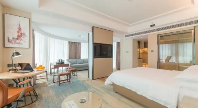 Люкс с красивым видом из окна Vienna International Hotel (Shaoyang Xinshao)
