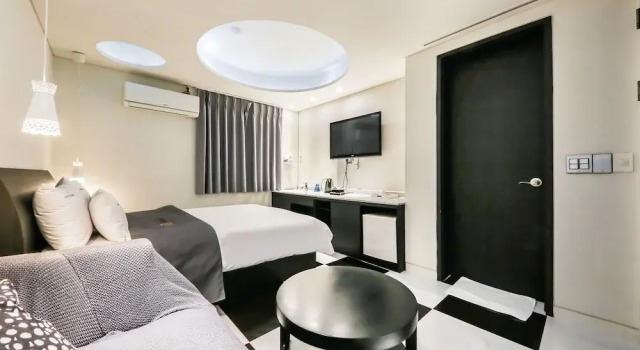 Waltz Hotel