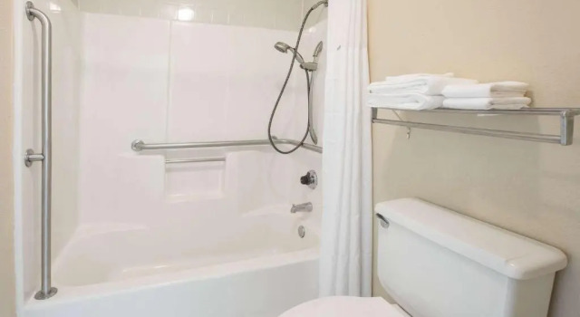 Номер Standard Days Inn by Wyndham McKinney