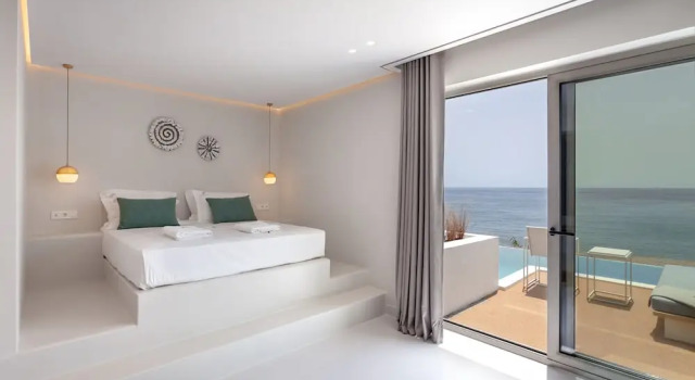 Четырёхместный номер Superior с балконом и с видом на море Infinity View Hotel Tinos