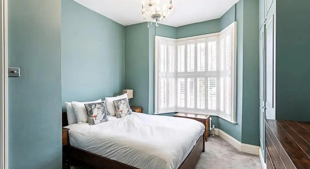 Апартаменты Modern and Spacious Colliers Wood Home